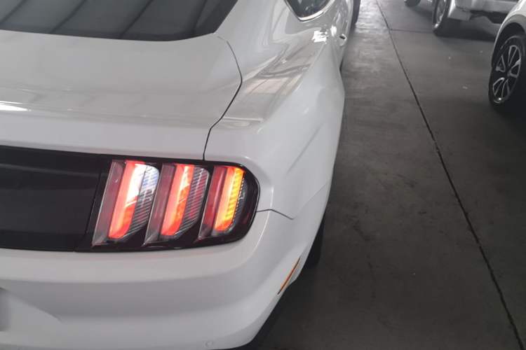 Used Ford Mustang 2015 2.3T 50th Anniversary Edition Right Rear Taillight