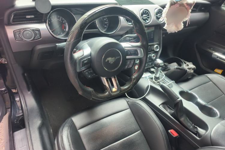 Used Ford Mustang 2016 2.3T Automatic Hardtop P-Version U.S. Specification Center Console