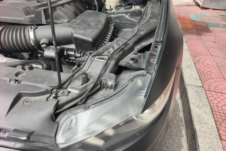 Used Ford Mustang 2016 2.3T Automatic Hardtop P-Version U.S. Specification Engine Bay Left