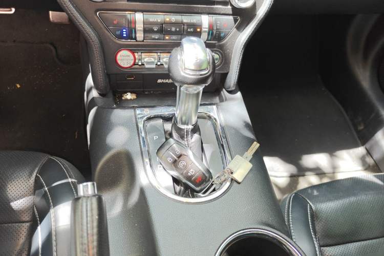 Used Ford Mustang  Gear Lever