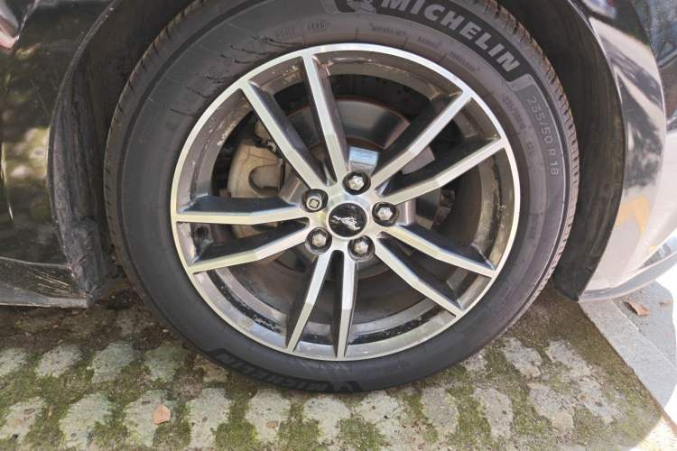 Used Ford Mustang  Right Front Wheel Hub