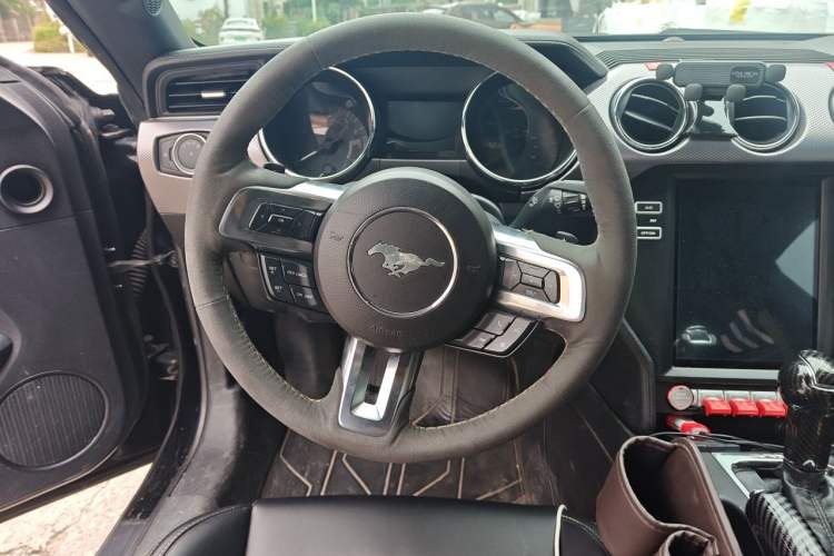Used Ford Mustang 2016 2.3T Automatic Hardtop P-Version U.S. Specification Steering Wheel