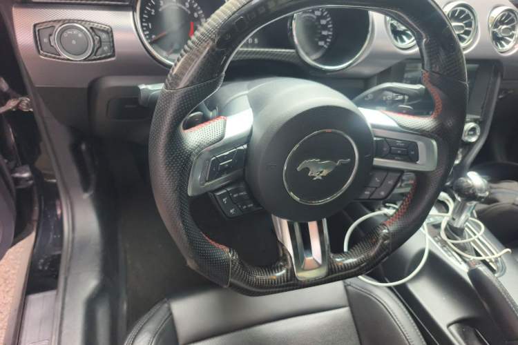 Used Ford Mustang 2016 2.3T Automatic Hardtop P-Version U.S. Specification Steering Wheel