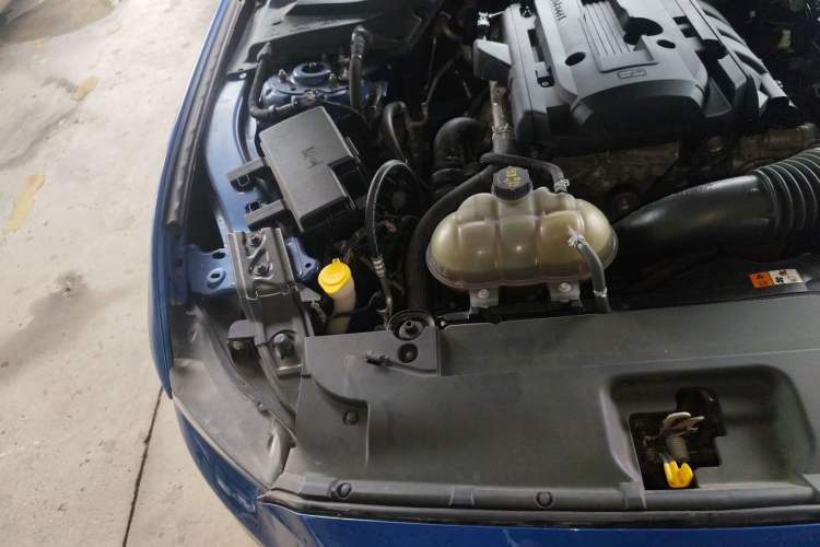 Used Ford Mustang  Engine Bay Right