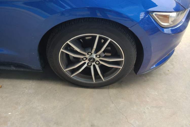 Used Ford Mustang  Right Front Wheel Hub