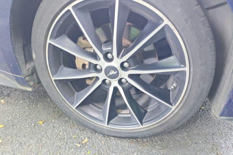 Used Ford Mustang  Right Front Wheel Hub