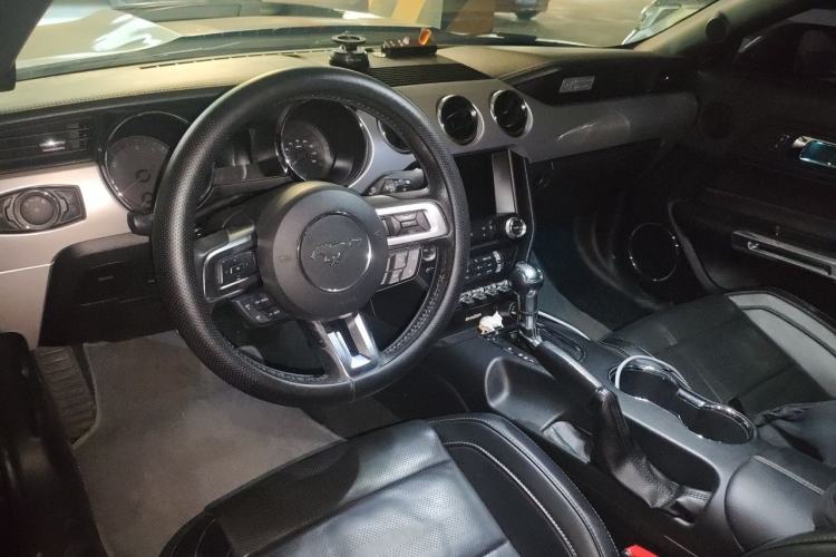 Used Ford Mustang  Center Console
