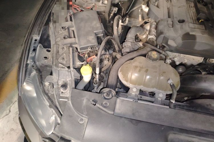 Used Ford Mustang  Engine Bay Right