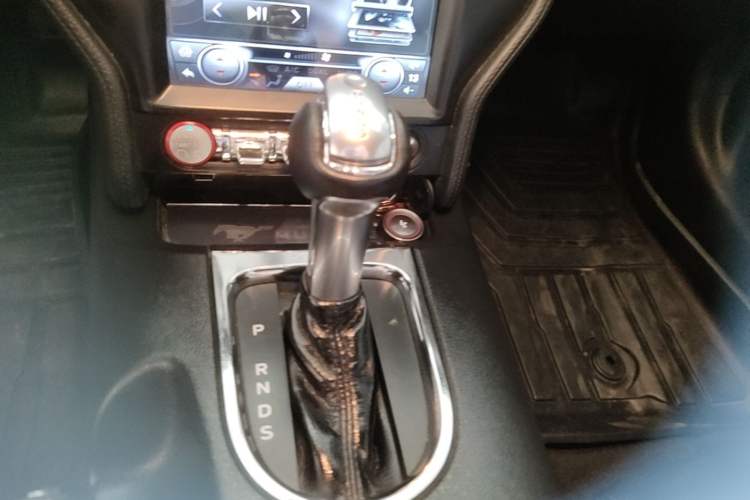 Used Ford Mustang 2016 2.3T Automatic Hardtop P-Version U.S. Specification Gear Lever