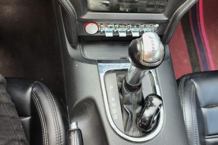 Used Ford Mustang  Gear Lever
