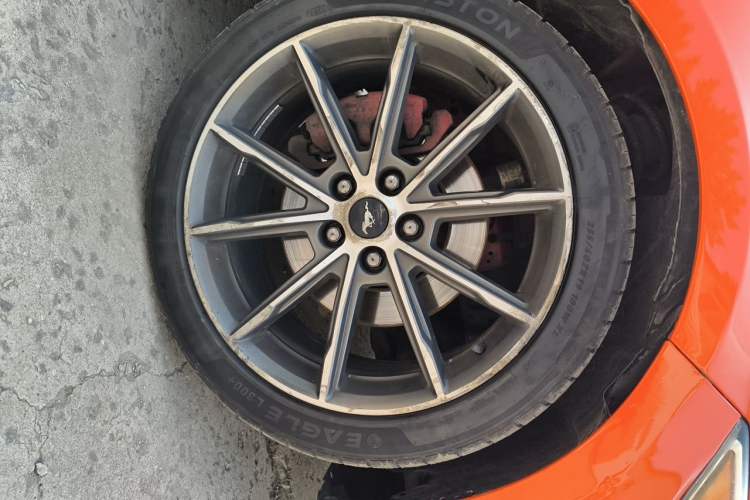 Used Ford Mustang  Right Front Wheel Hub