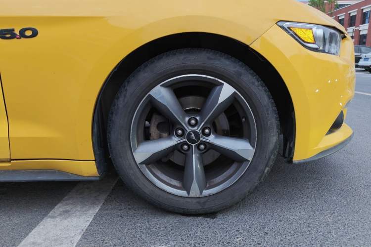 Used Ford Mustang 2016 2.3T Automatic Hardtop P-Version U.S. Specification Right Front Wheel Hub