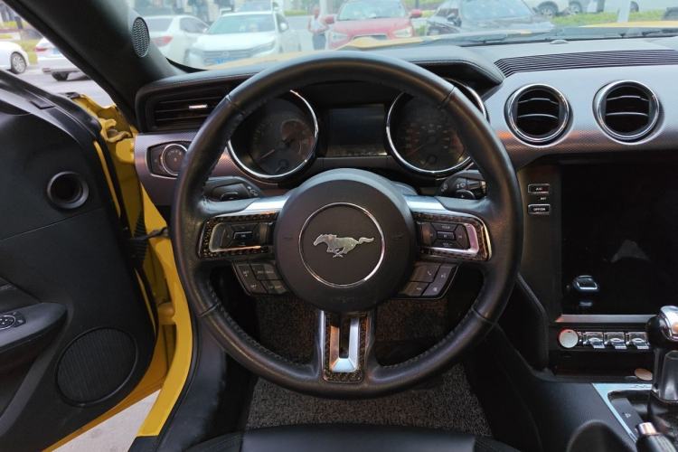 Used Ford Mustang 2016 2.3T Automatic Hardtop P-Version U.S. Specification Steering Wheel