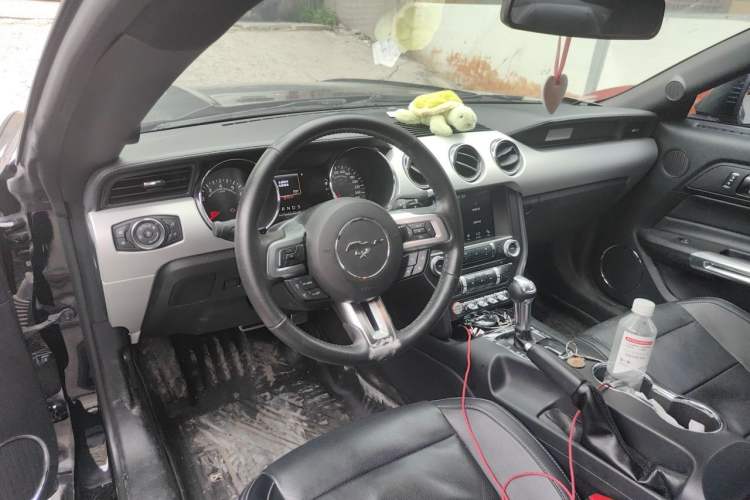 Used Ford Mustang  Center Console