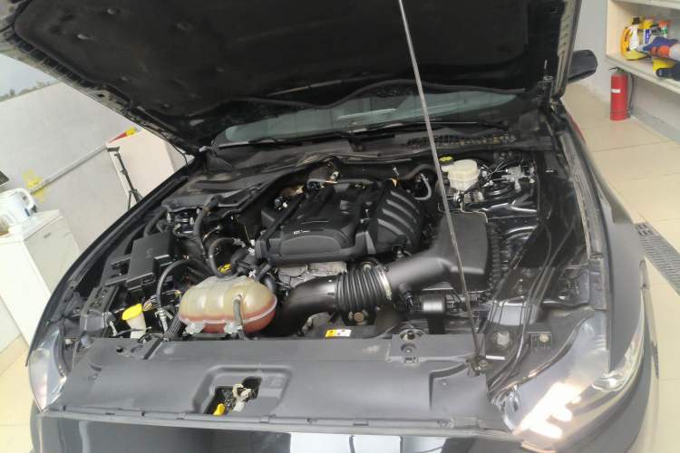 Used Ford Mustang 2017 2.3T P-Version U.S. Specification Engine Bay