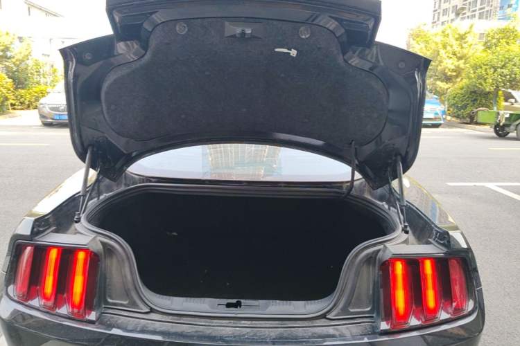 Used Ford Mustang 2017 2.3T P-Version U.S. Specification Trunk