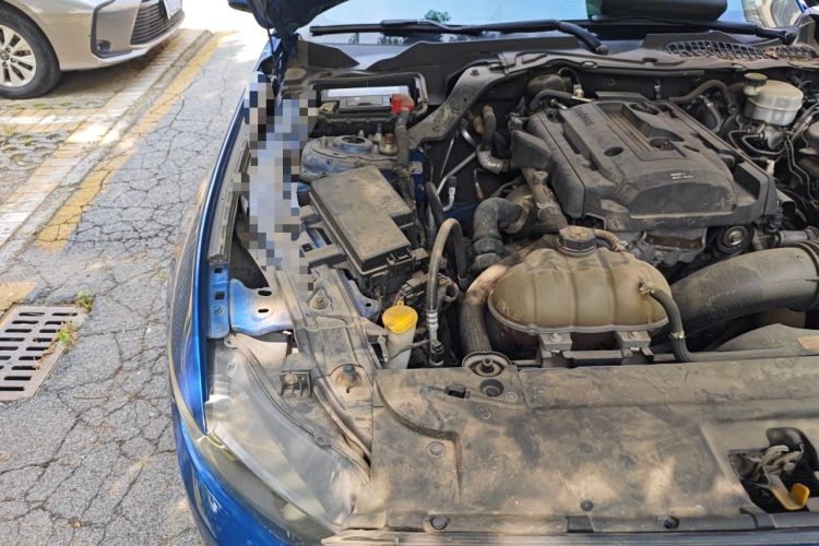 Used Ford Mustang  Engine Bay Right