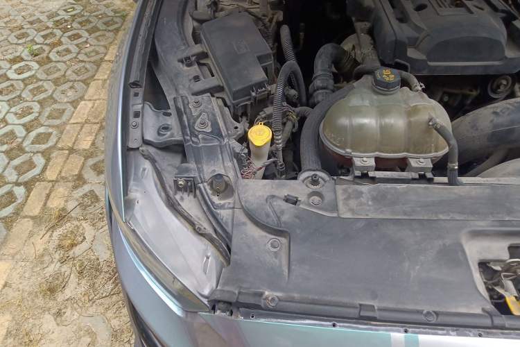 Used Ford Mustang  Engine Bay Right