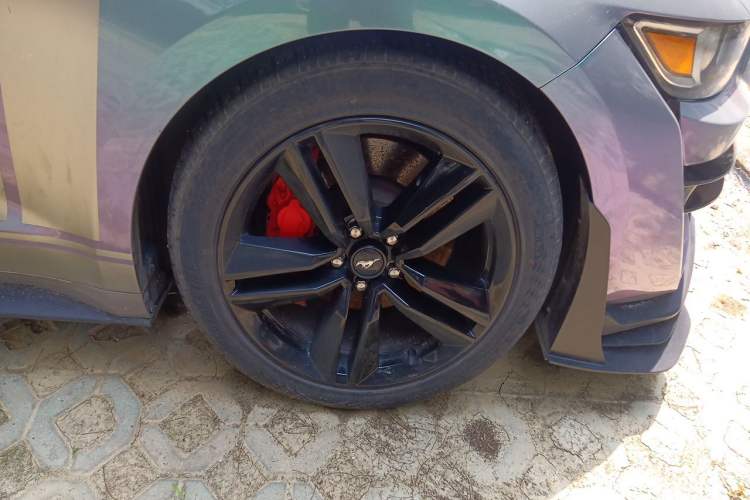 Used Ford Mustang  Right Front Wheel Hub