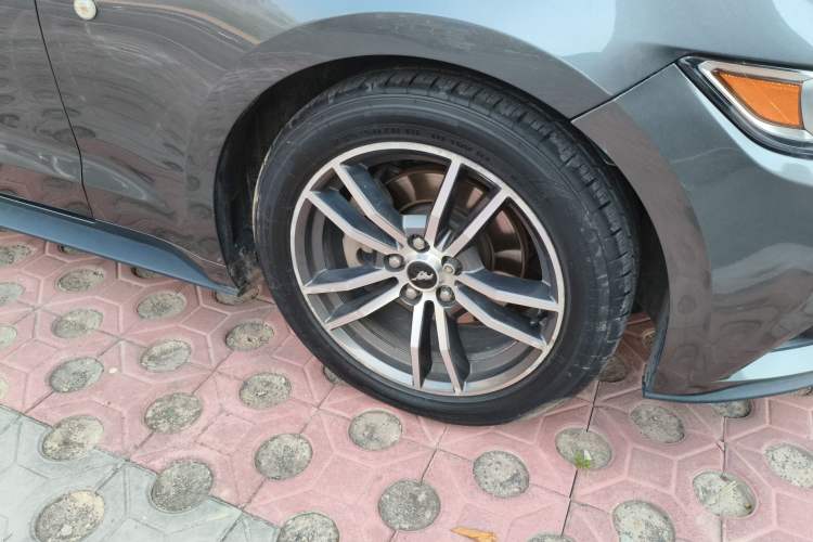 Used Ford Mustang 2017 2.3T P-Version U.S. Specification Right Front Wheel Hub