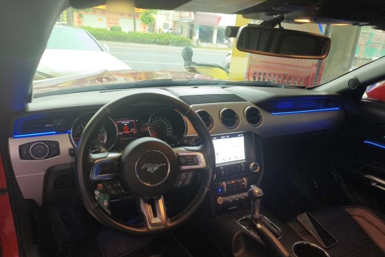 Used Ford Mustang  Center Console