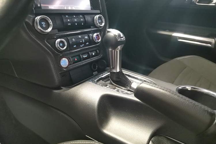 Used Ford Mustang 2017 2.3T Performance Edition Gear Lever