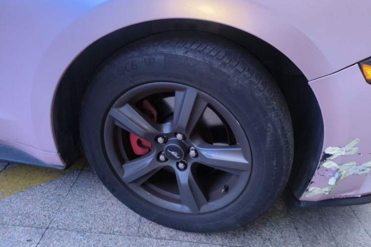 Used Ford Mustang 2017 2.3T P-Version U.S. Specification Right Front Wheel Hub