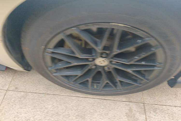 Used Ford Mustang 2017 2.3T P-Version U.S. Specification Right Front Wheel Hub
