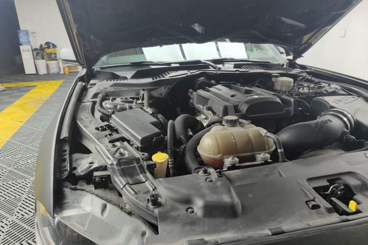Used Ford Mustang  Engine Bay Right