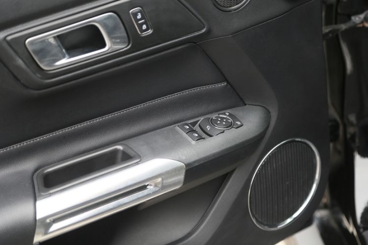 Used Ford Mustang 2018 2.3L EcoBoost Interior 6