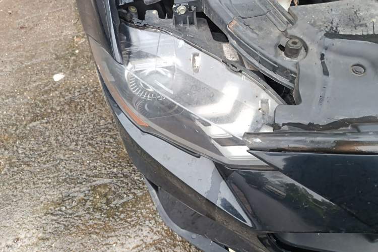 Used Ford Mustang 2018 2.3T Automatic Hardtop Standard Trim U.S. Specification Right Front Headlight