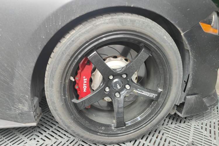 Used Ford Mustang  Right Front Wheel Hub