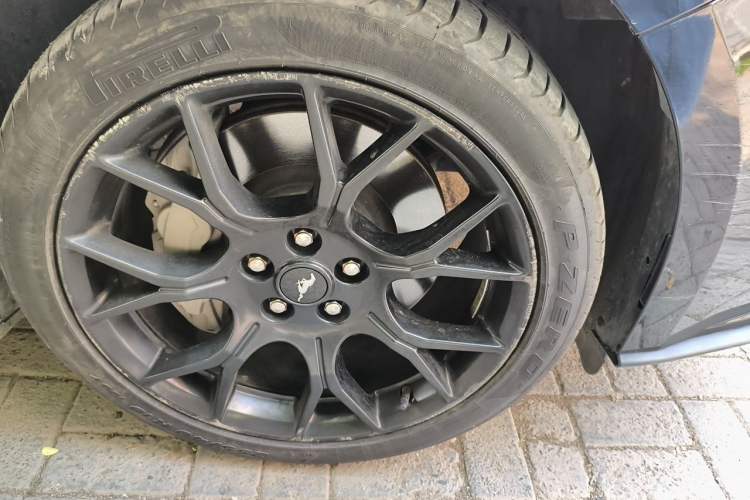 Used Ford Mustang 2018 2.3L EcoBoost Right Front Wheel Hub