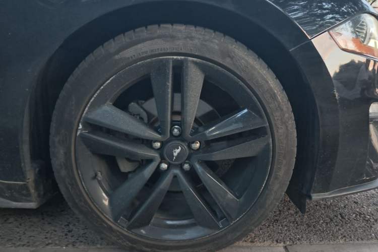 Used Ford Mustang  Right Front Wheel Hub