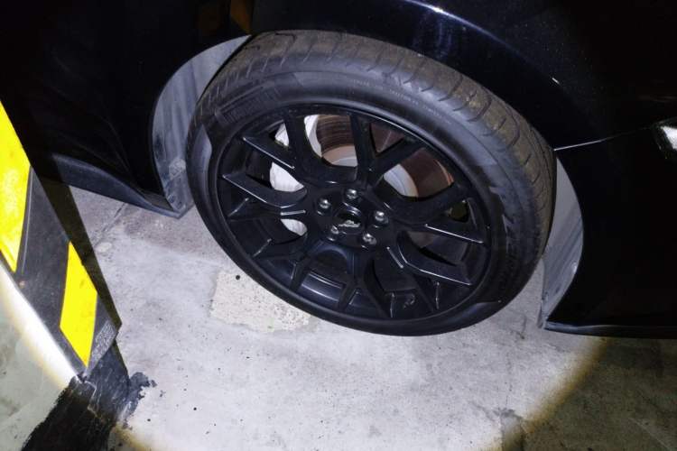 Used Ford Mustang 2018 2.3L EcoBoost Right Front Wheel Hub