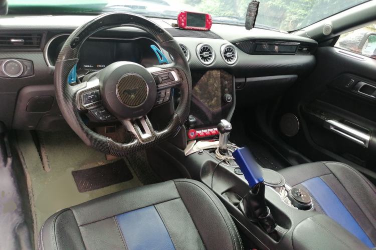 Used Ford Mustang  Center Console