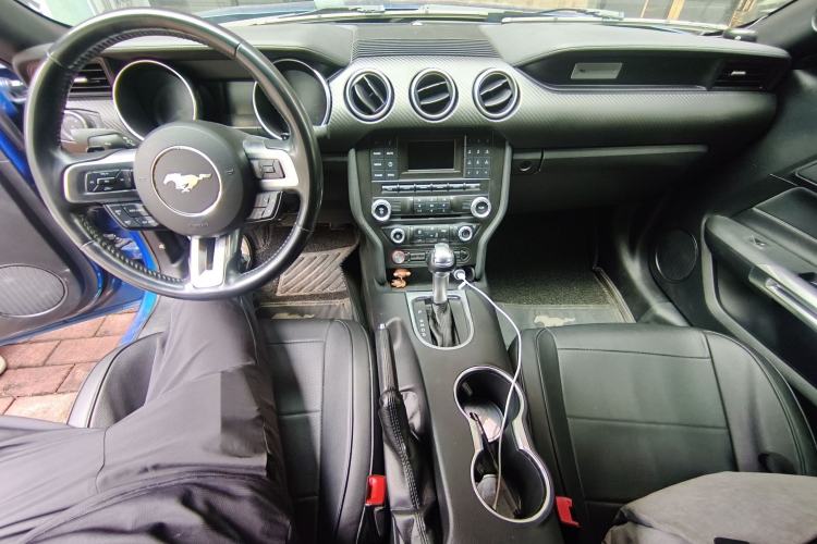 Used Ford Mustang  Center Console