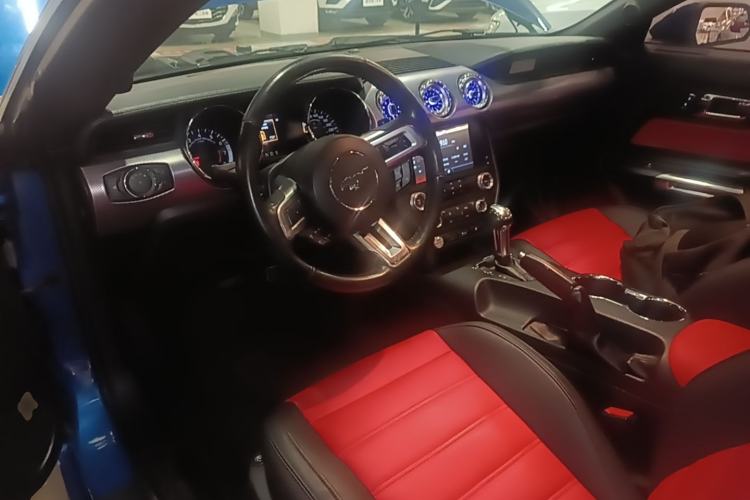 Used Ford Mustang  Center Console