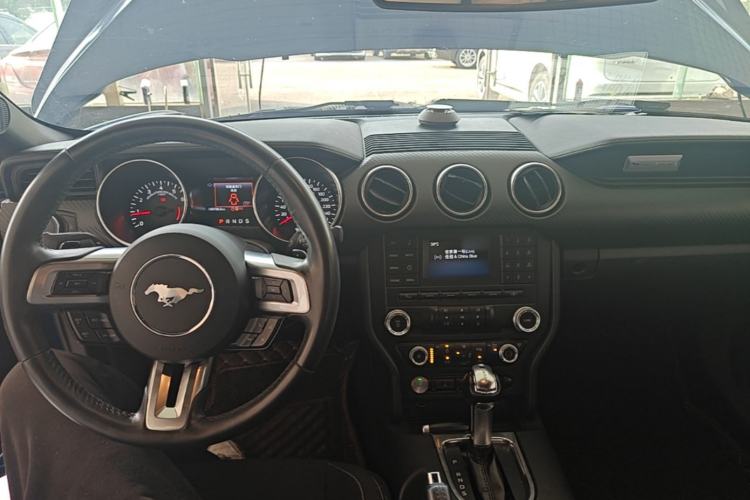 Used Ford Mustang 2018 2.3T Automatic Hardtop Standard Trim U.S. Specification Center Console