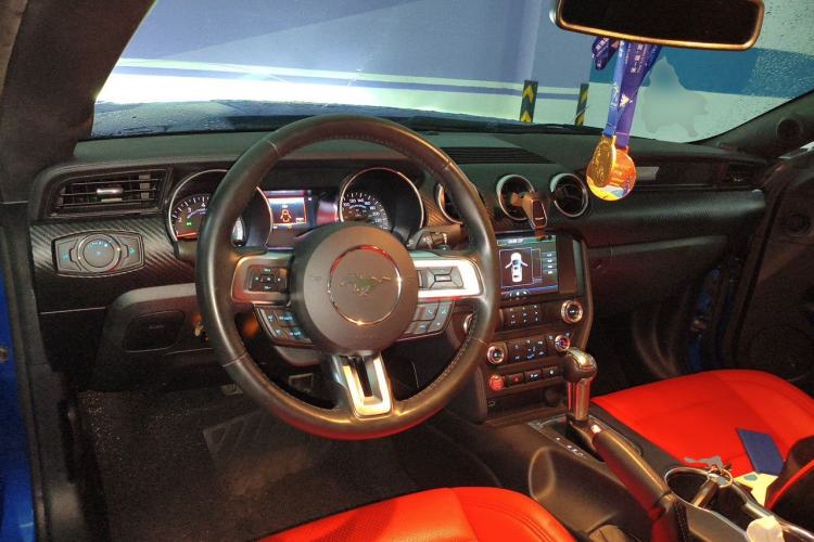Used Ford Mustang  Center Console