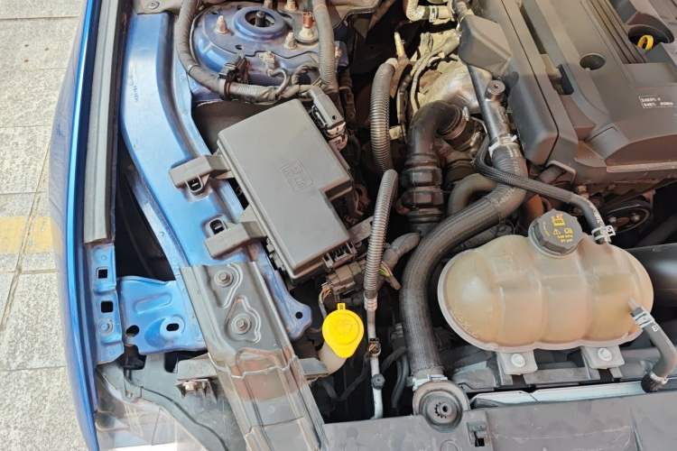 Used Ford Mustang  Engine Bay Right