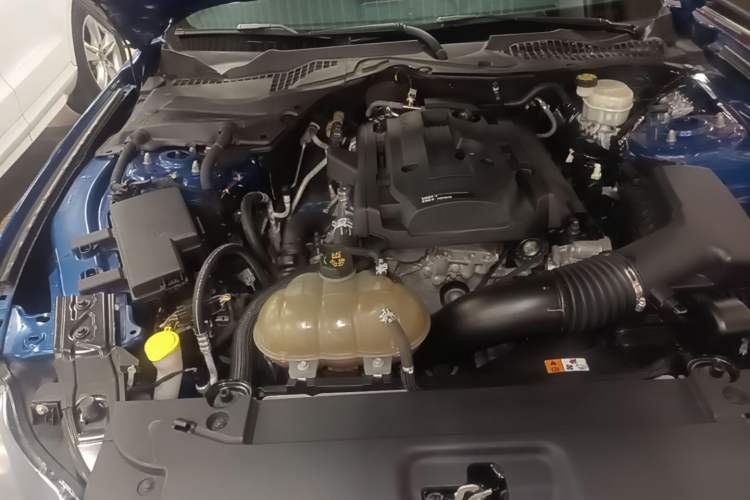 Used Ford Mustang  Engine Bay Right