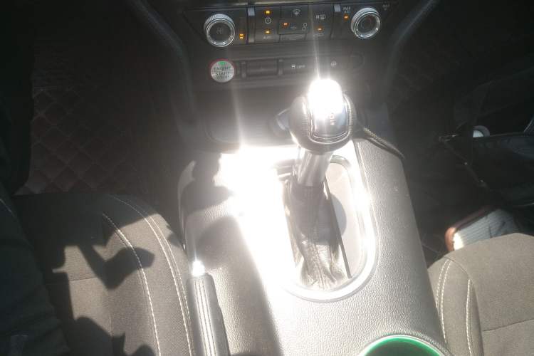 Used Ford Mustang 2018 2.3T Automatic Hardtop Standard Trim U.S. Specification Gear Lever