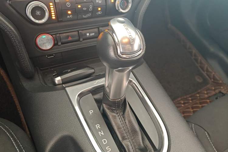 Used Ford Mustang 2018 2.3T Automatic Hardtop Standard Trim U.S. Specification Gear Lever