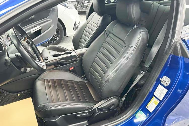 Used Ford Mustang 2018 2.3T Automatic Hardtop Standard Trim U.S. Specification Interior 10