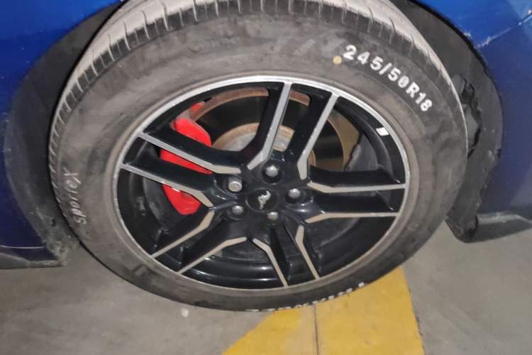 Used Ford Mustang 2018 2.3T Automatic Hardtop Standard Trim U.S. Specification Right Front Wheel Hub