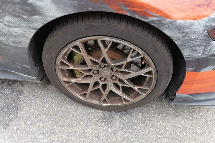 Used Ford Mustang  Right Front Wheel Hub