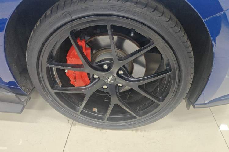 Used Ford Mustang 2018 2.3T Automatic Hardtop Standard Trim U.S. Specification Right Front Wheel Hub