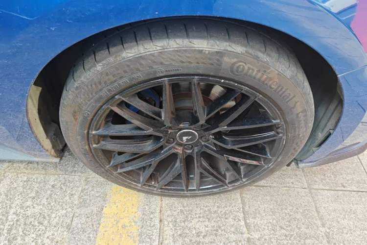 Used Ford Mustang  Right Front Wheel Hub