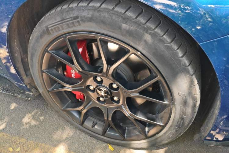 Used Ford Mustang 2018 2.3L EcoBoost Right Front Wheel Hub